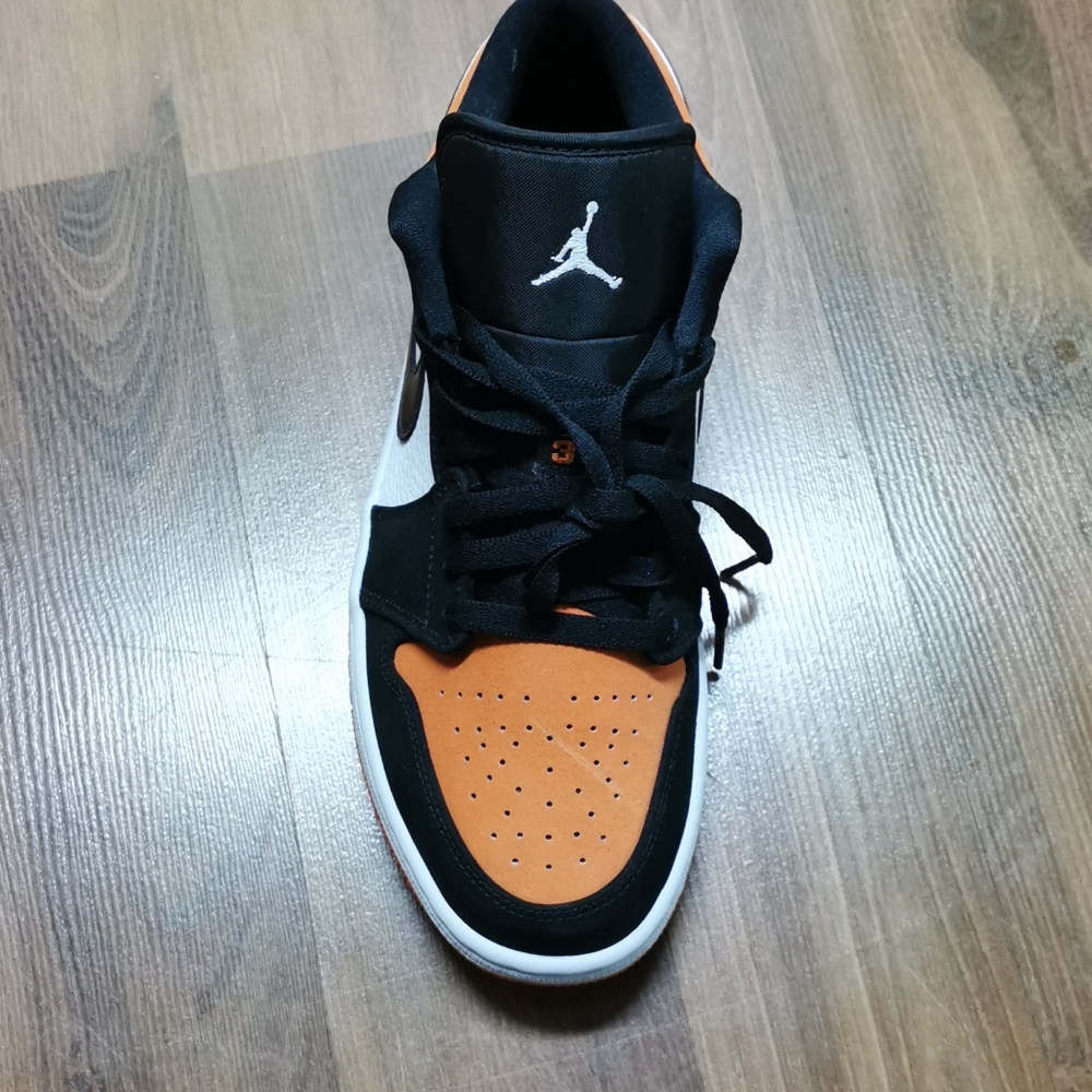 Air Jordan 1 lows - Picture 2 of 4